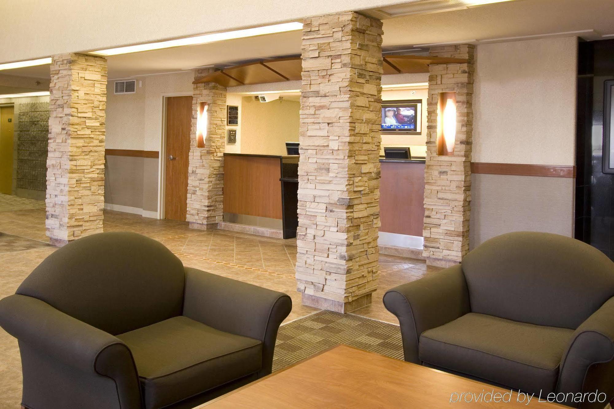 Woodlands Inn & Suites Fort Nelson Interiør billede