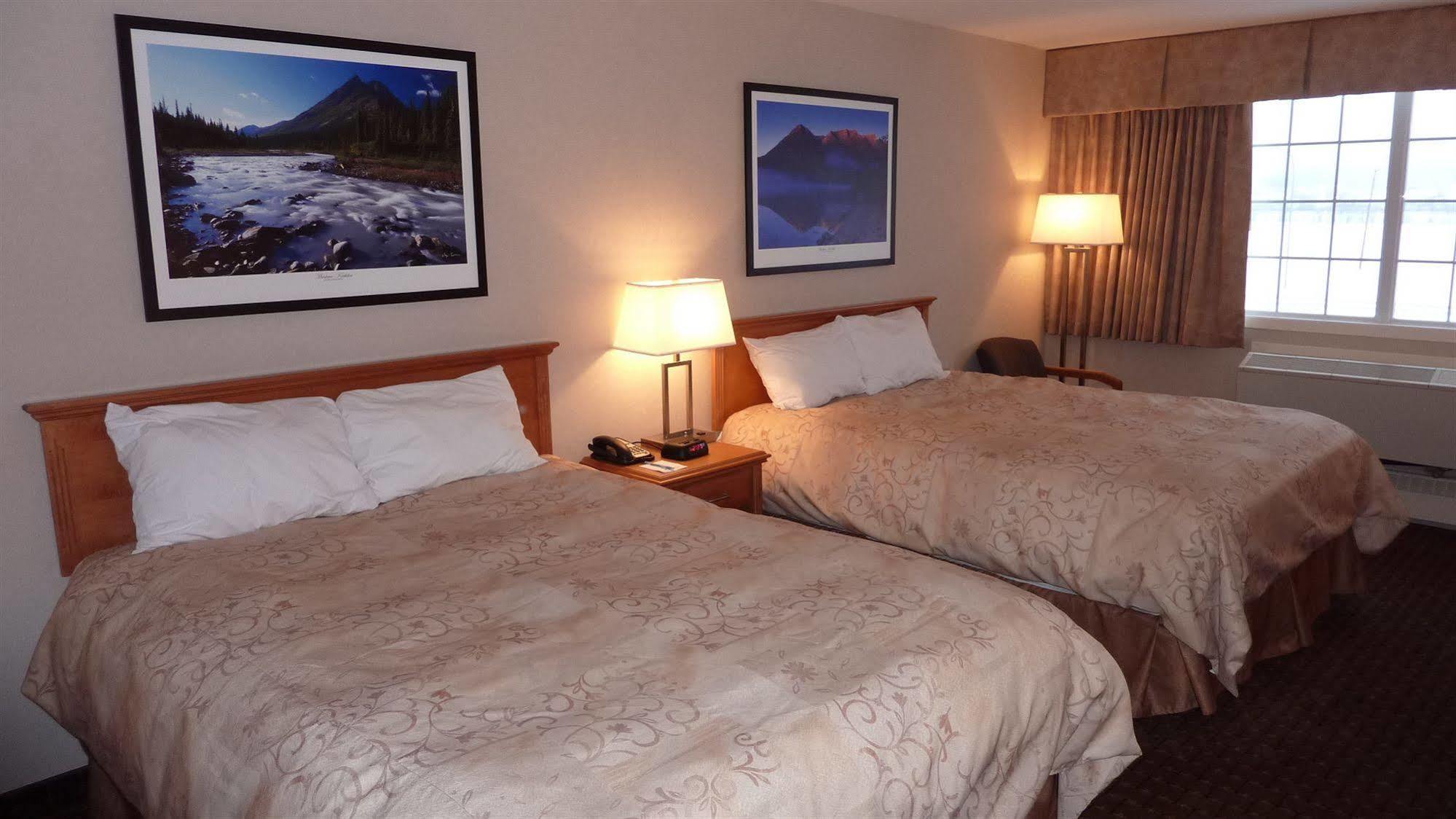 Woodlands Inn & Suites Fort Nelson Eksteriør billede