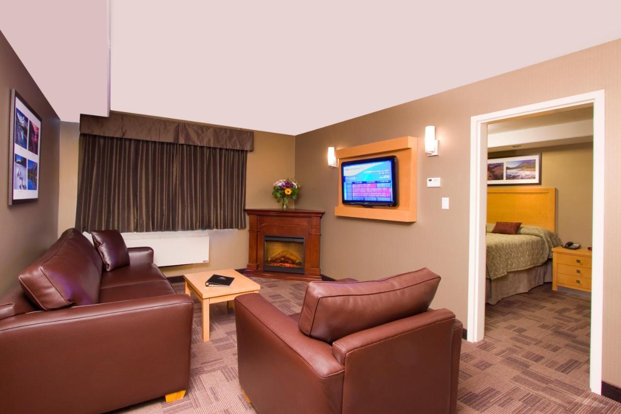 Woodlands Inn & Suites Fort Nelson Eksteriør billede