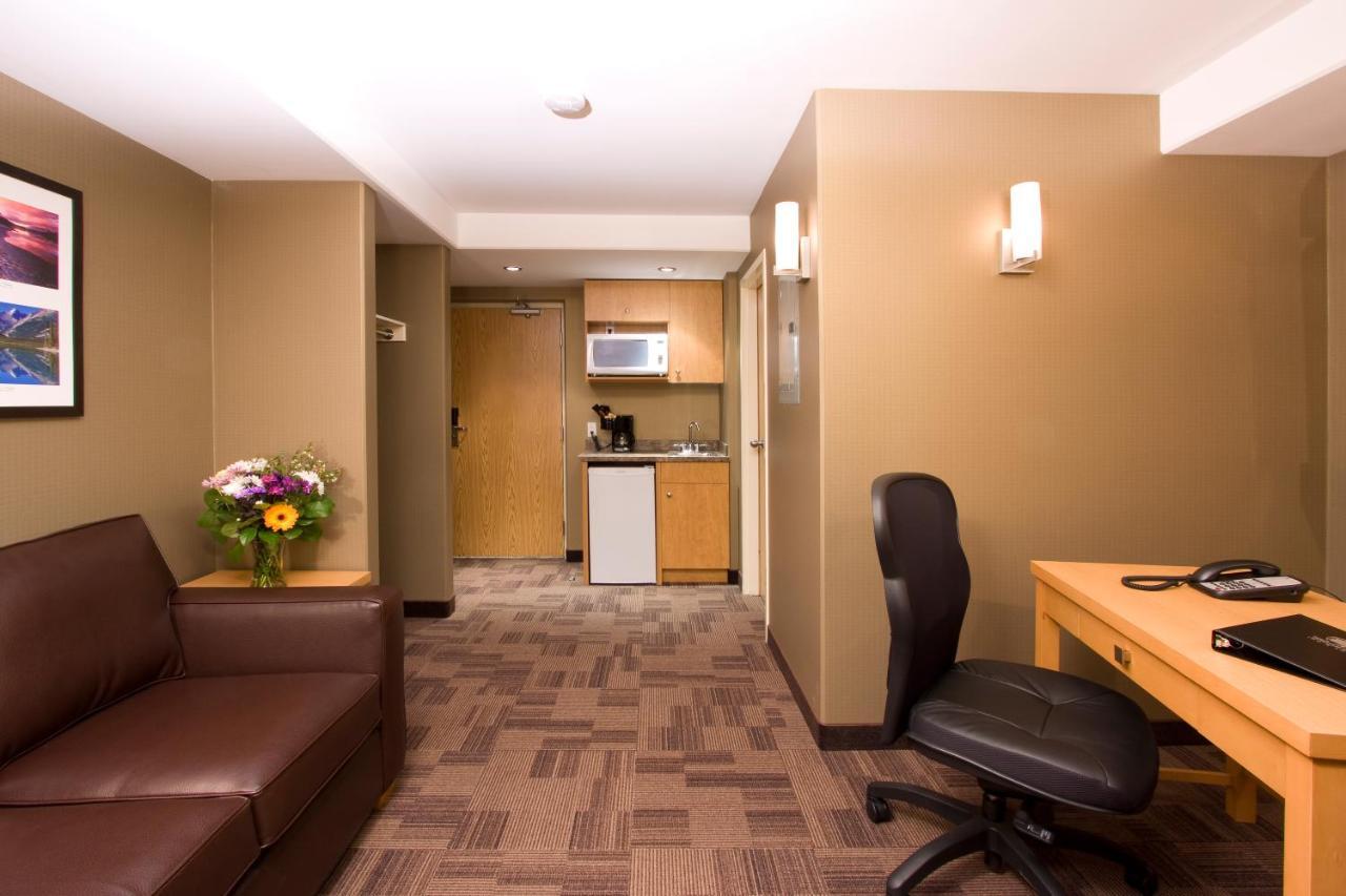 Woodlands Inn & Suites Fort Nelson Eksteriør billede